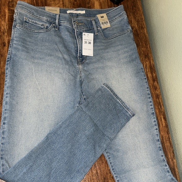 Levi’s 311 Shaping Skinny - Picture 2 of 5